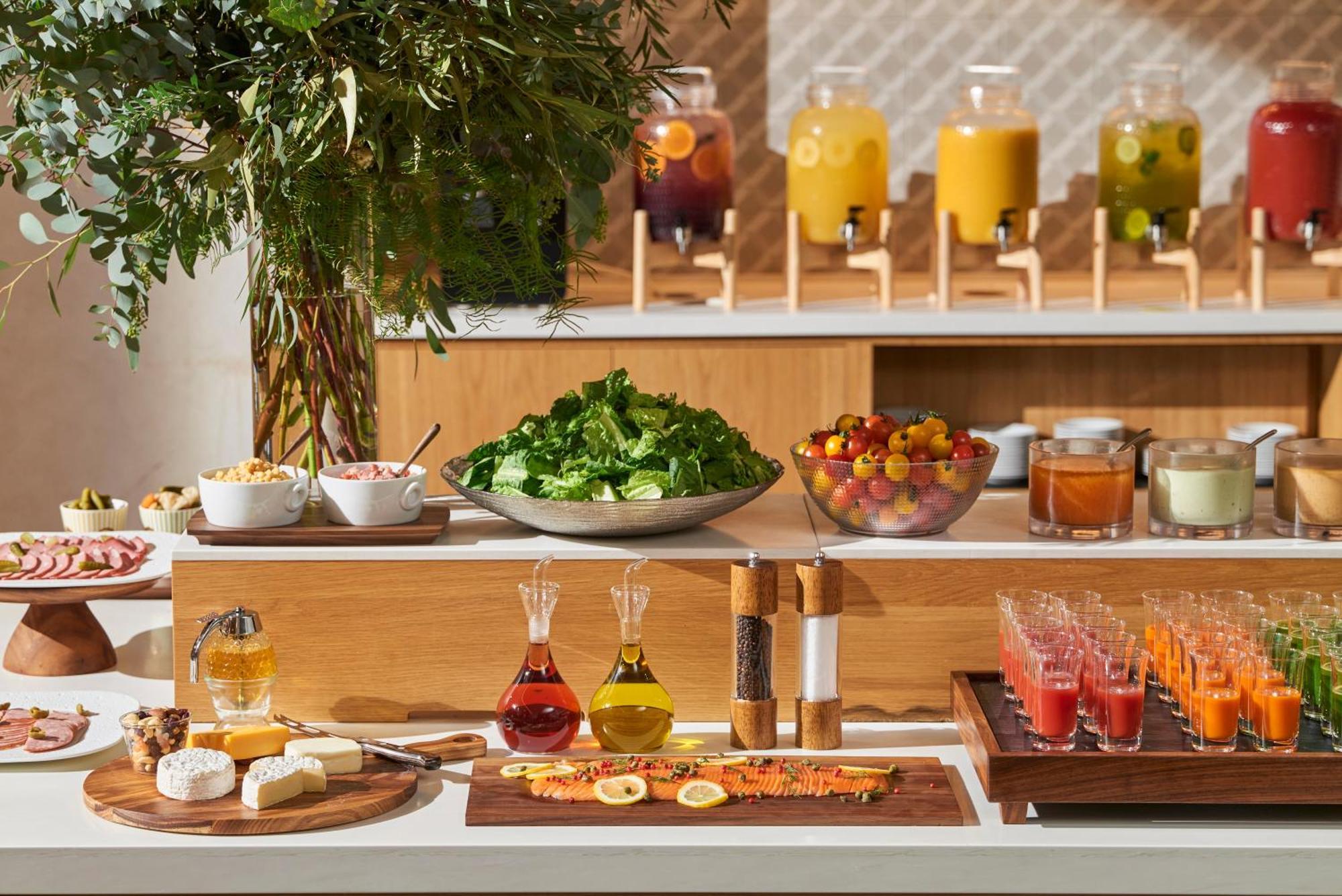 Omo7 Osaka By Hoshino Resorts Exterior foto A salad bar